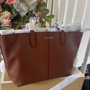 Michael Kors Jet Set Travel Large Zip Tote Brand New Authentic 14x11